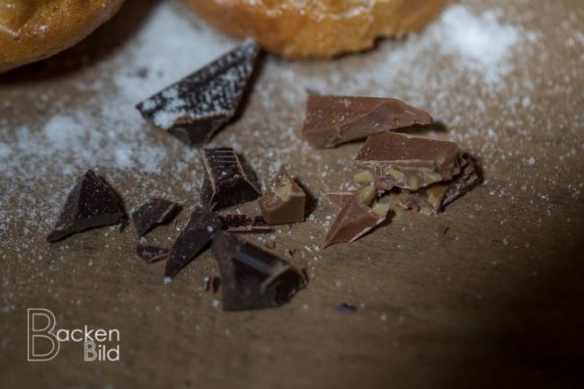 trozitos de chocolate.